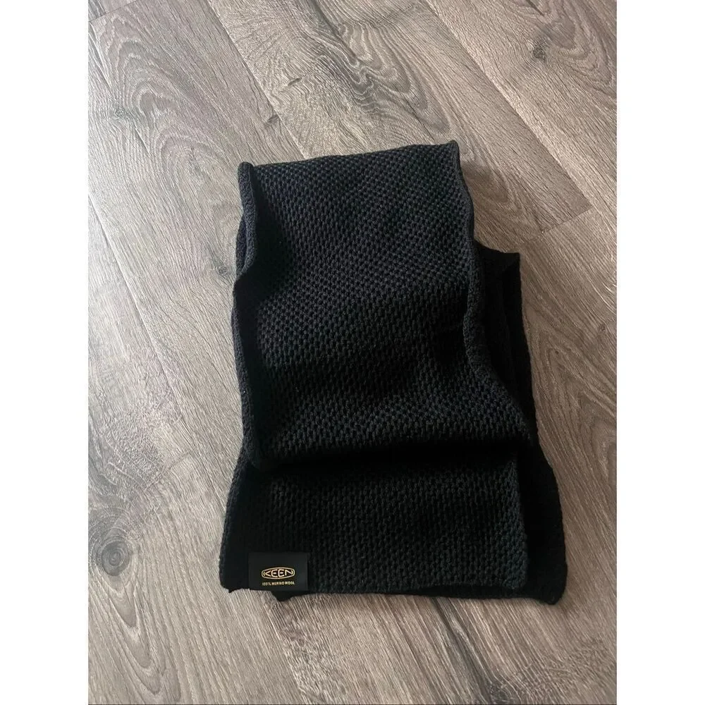 KEEN Knit Black 100% Merino Wool scarf